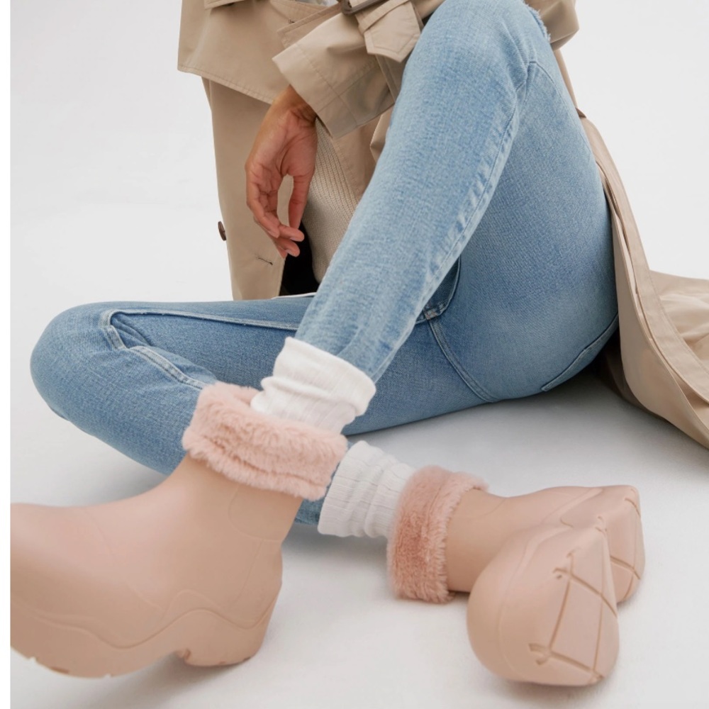 Noize Etta Rainboots in Pink with removable Vegan Fur Sock Liners Size 8, fits 7
